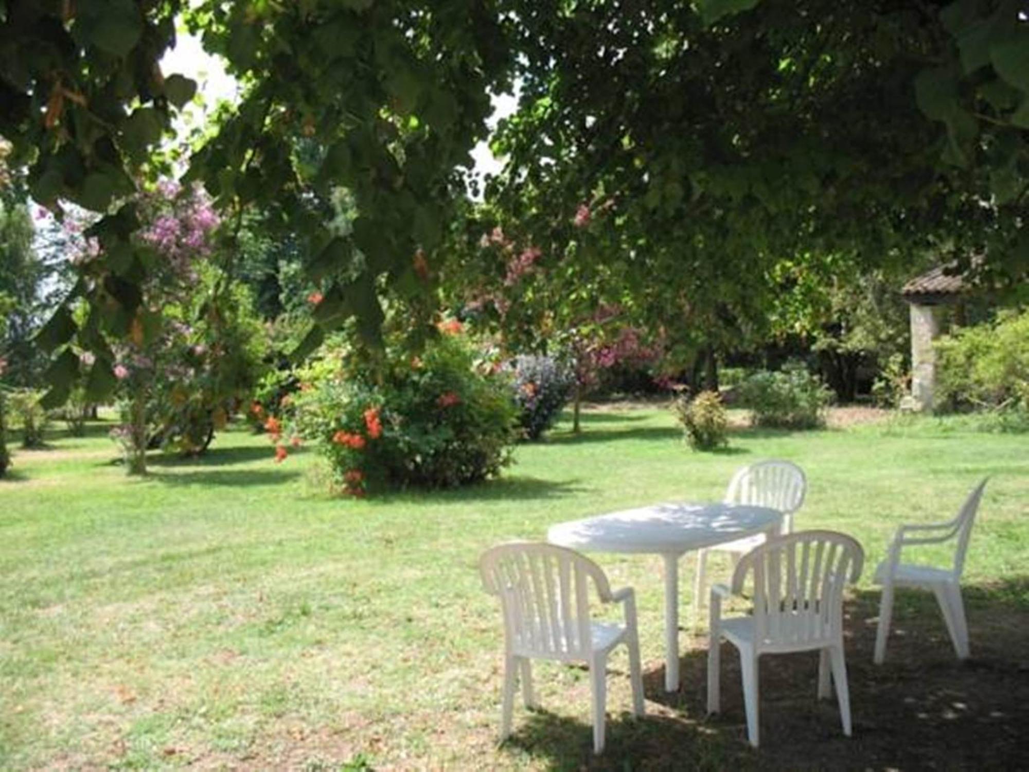 Teuillac Chambres D'Hotes Le Chardon Fleuri מראה חיצוני תמונה