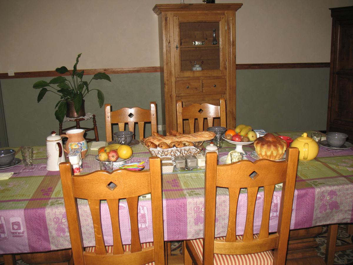 Teuillac Chambres D'Hotes Le Chardon Fleuri מראה חיצוני תמונה